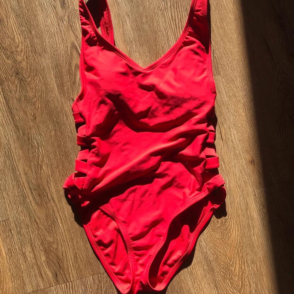 assorted swimsuits - Picture 3 of 5